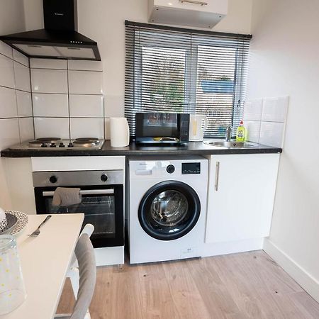 No 02 Studio Flat Available Near Aylesbury Town Station Exterior photo