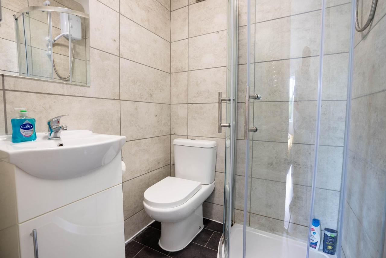 No 02 Studio Flat Available Near Aylesbury Town Station Exterior photo