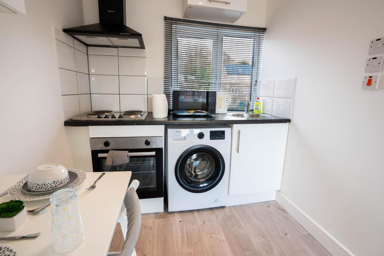 No 02 Studio Flat Available Near Aylesbury Town Station Exterior photo
