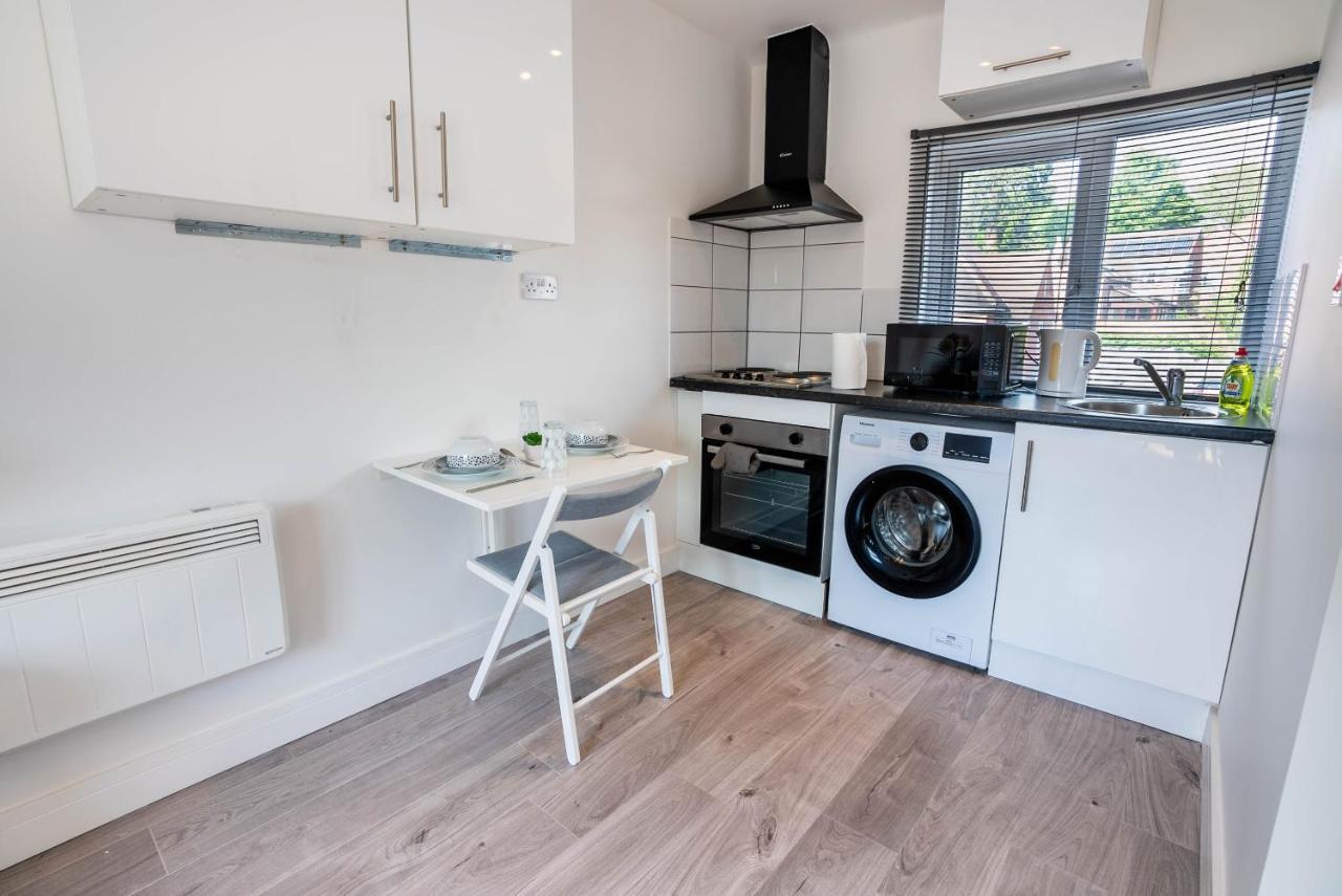 No 02 Studio Flat Available Near Aylesbury Town Station Exterior photo